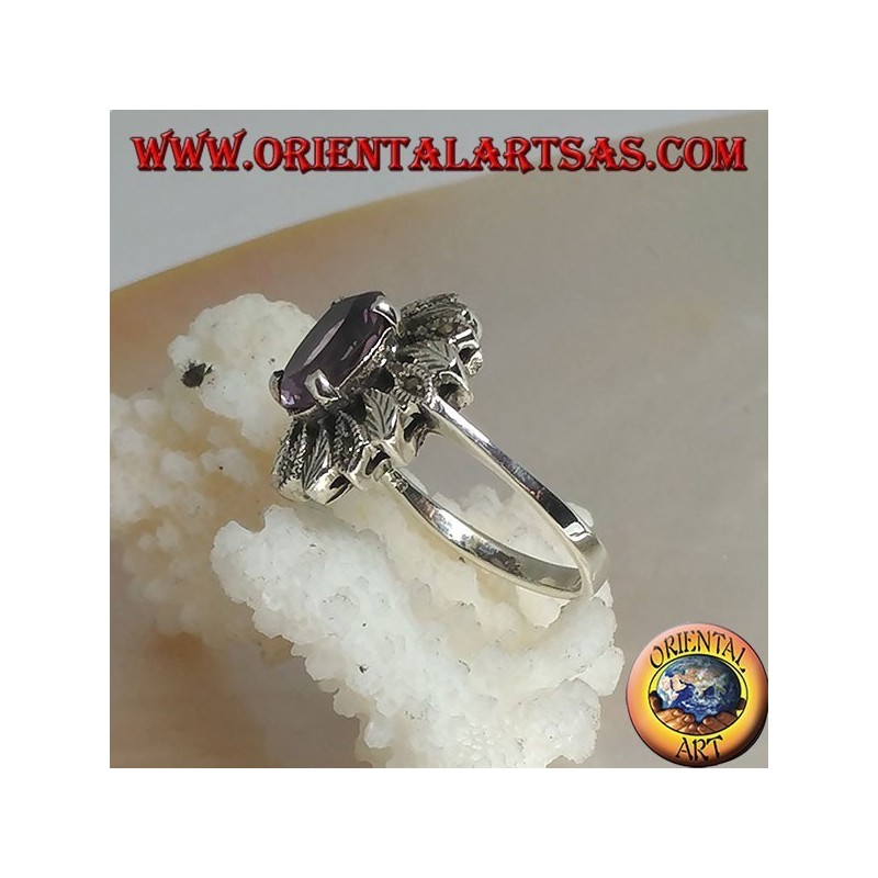 Silberring mit ovalem natürlichem Amethyst, umgeben von Silber- und Markasitblättern