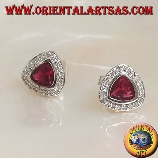 Boucles d'oreilles lobe en argent avec grenat triangulaire arrondi entouré de zircons