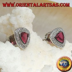 Boucles d'oreilles lobe en argent avec grenat triangulaire arrondi entouré de zircons