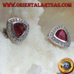 Boucles d'oreilles lobe en argent avec grenat triangulaire arrondi entouré de zircons