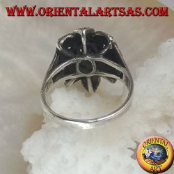 Anillo de flores de plata con lanzadera central de circonita color amatista y pétalos de marcasita