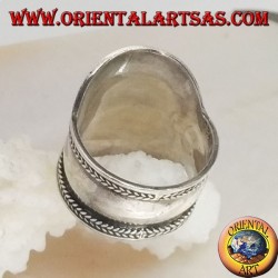 Bague large bande en argent avec grenat ovale et décorations ethniques mixtes, Bali