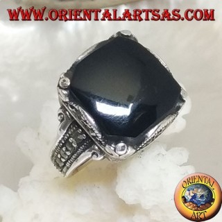 Silberring mit quadratischem Onyx-Cabochon in gewelltem Rahmen und Markasit um und an den Seiten