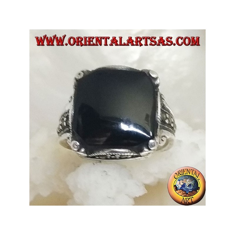 Silberring mit quadratischem Onyx-Cabochon in gewelltem Rahmen und Markasit um und an den Seiten