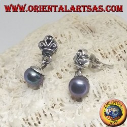 Pendientes con lóbulos plateados con corona y colgante de perlas de agua dulce gris