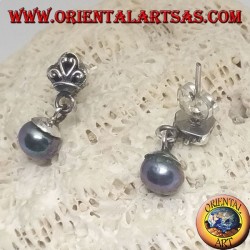 Silver lobe earrings with crown and gray freshwater pearl pendant