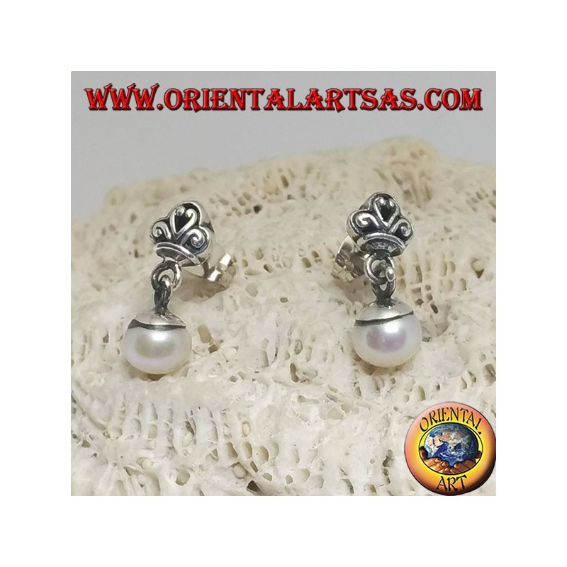 Orecchini in argento da lobo con corona e perla bianca d'acqua dolce pendente