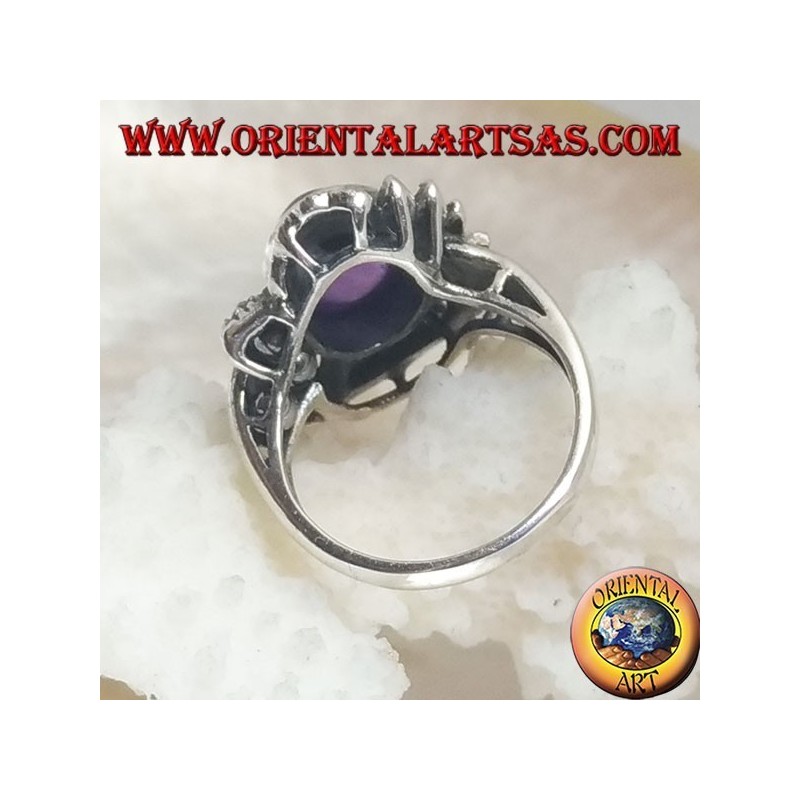 Anello in argento a decorazione etnica con ametista naturale ovale cabochon, onice e marcassite