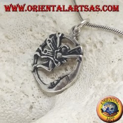 Pendentif en argent fée volant devant la lune dans le cercle