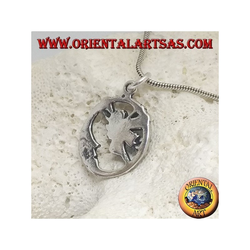 Pendentif en argent fée volant devant la lune dans le cercle