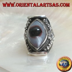 Anillo de plata con ágata de ojos Shiva ovalada de dos tonos en una configuración nepalí