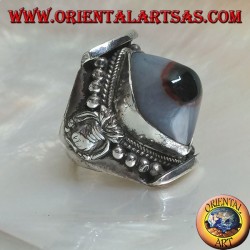 Silver ring with two-tone oval Shiva eye agate on a Nepalese setting