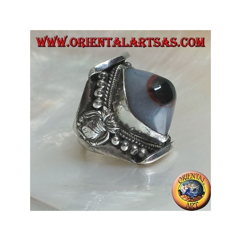 Bague en argent avec agate oeil Shiva ovale bicolore sur monture népalaise