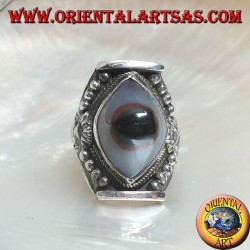 Silver ring with two-tone oval Shiva eye agate on a Nepalese setting