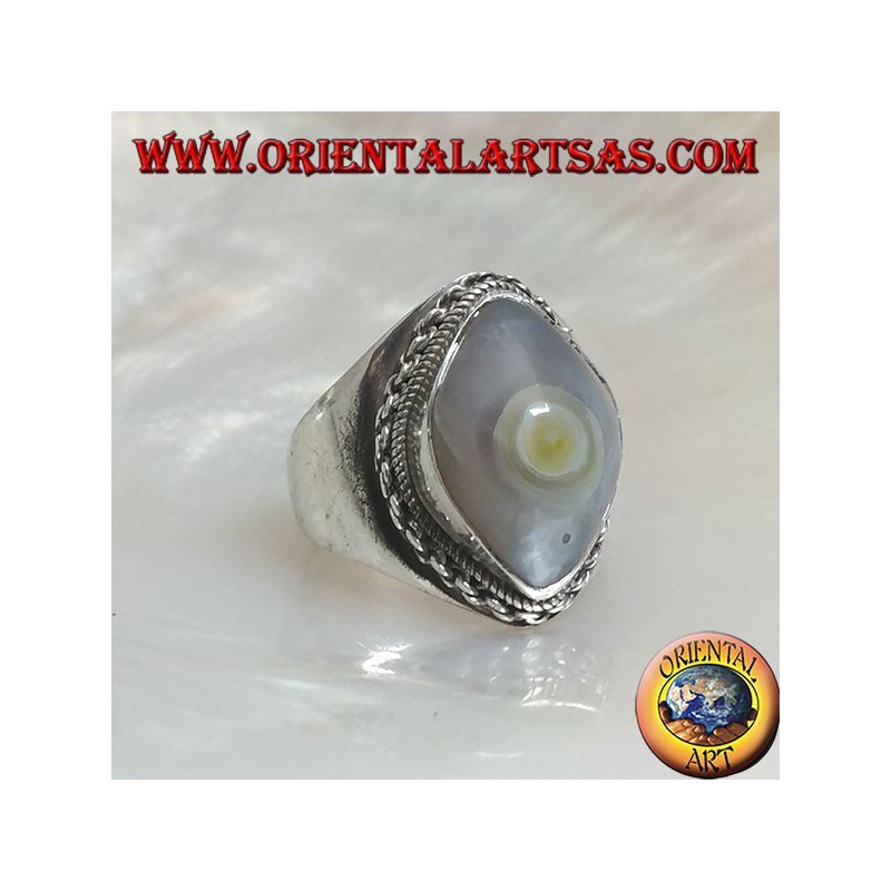Bague en argent avec agate Shiva claire et bordure en chaîne