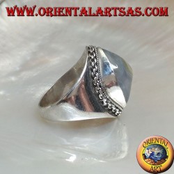 Silver ring with clear Shiva eye agate and chain border