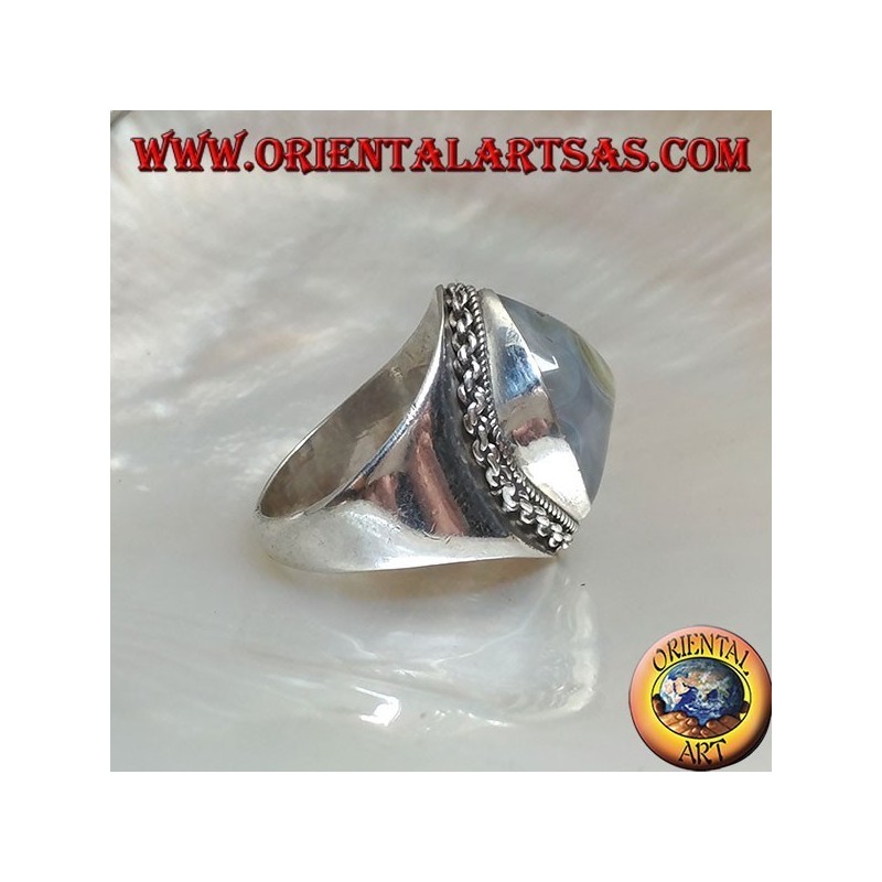 Silver ring with clear Shiva eye agate and chain border
