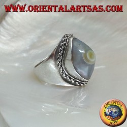Silver ring with clear Shiva eye agate and chain border