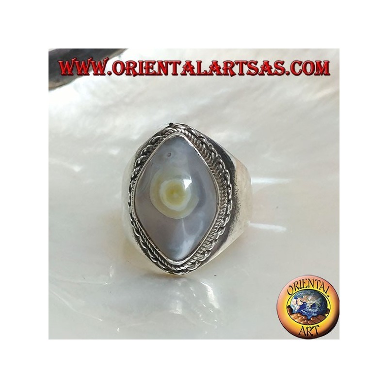 Anello in argento con agata occhio di Shiva chiaro e bordo a catena