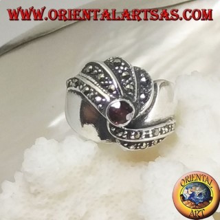 Bague en argent avec grenat rond et rangées concentriques de marcassite en spirale