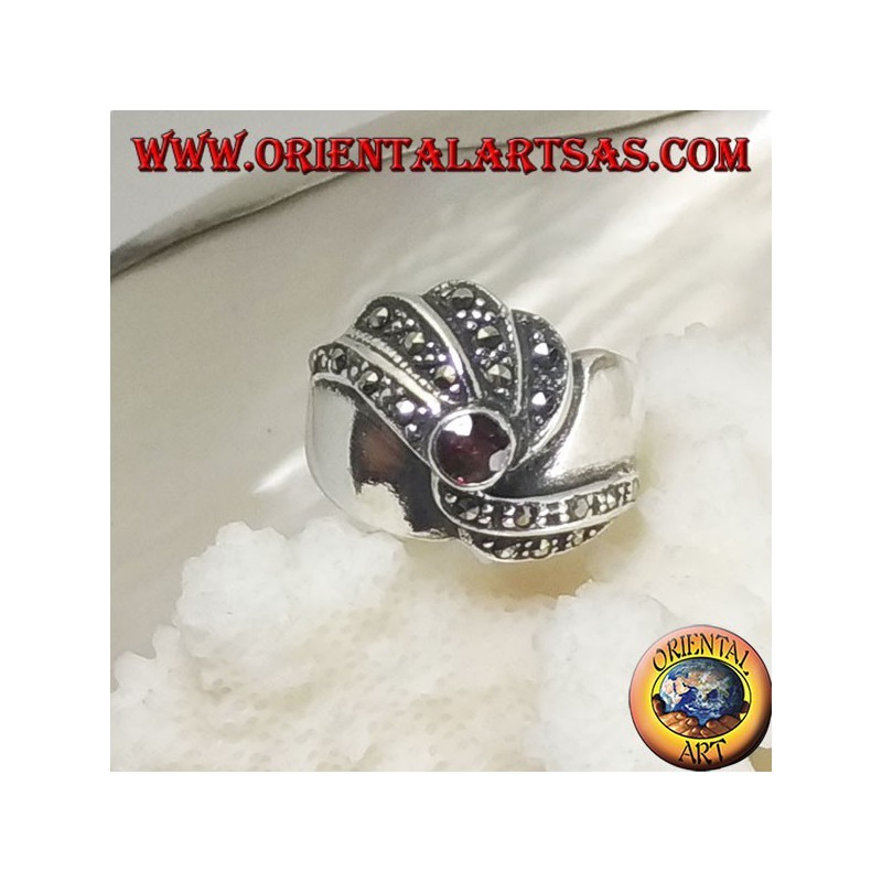 Bague en argent avec grenat rond et rangées concentriques de marcassite en spirale