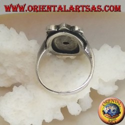 Bague en argent avec topaze jaune ronde sur un bouclier ovale avec lis double miroir parsemé de marcassite