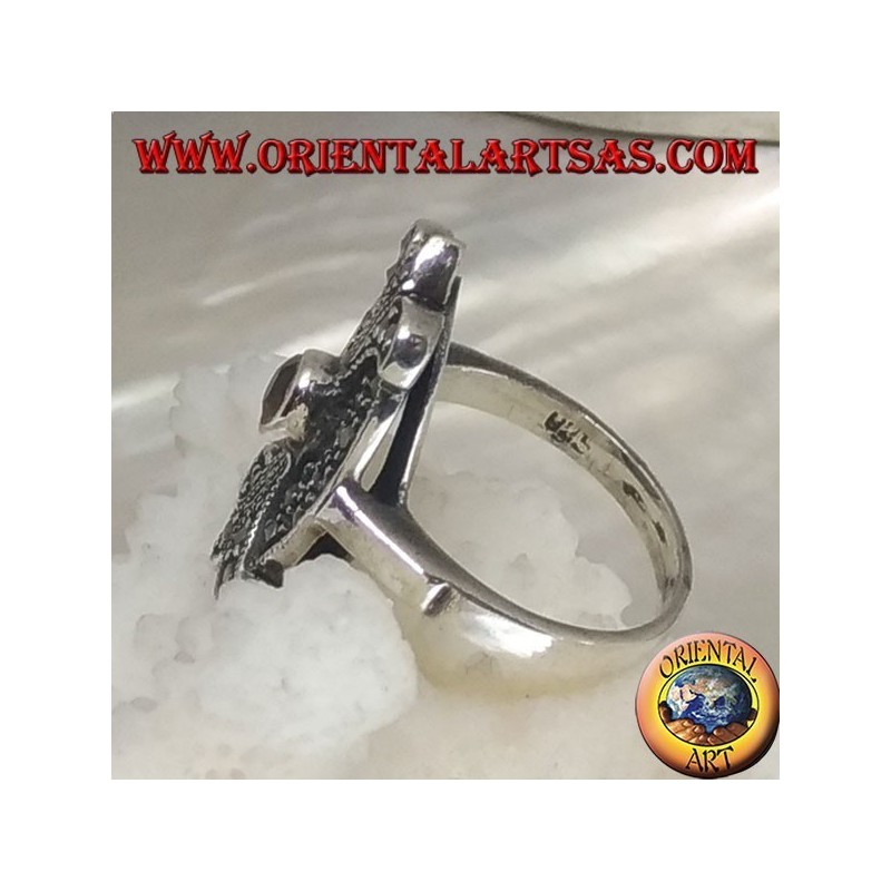 Bague en argent avec topaze jaune ronde sur un bouclier ovale avec lis double miroir parsemé de marcassite