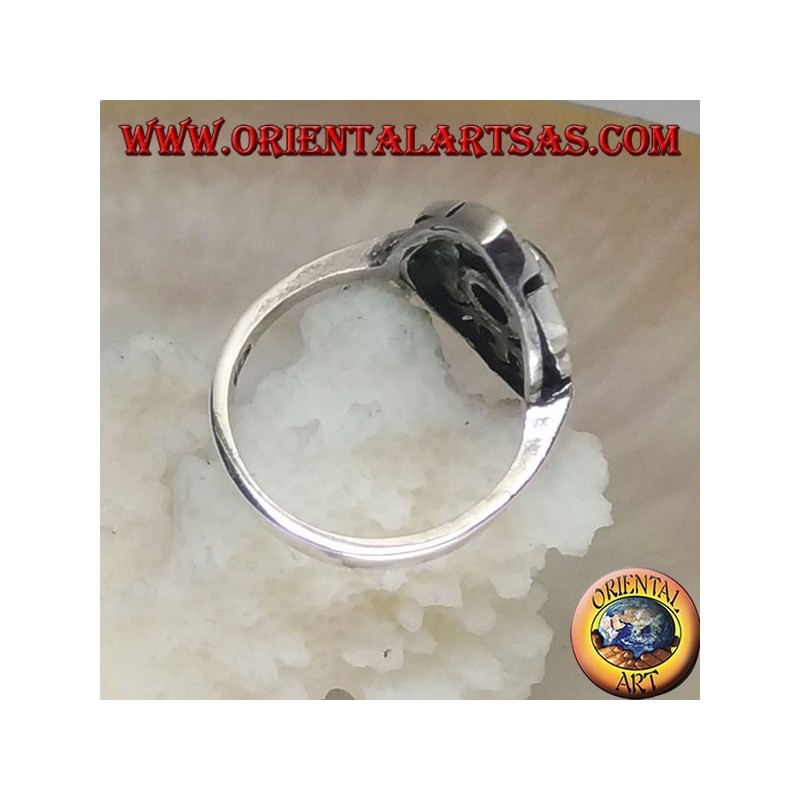 Shuttle anillo de plata con amatista natural redonda y decoraciones caladas con marcasita