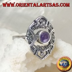 Shuttle anillo de plata con amatista natural redonda y decoraciones caladas con marcasita