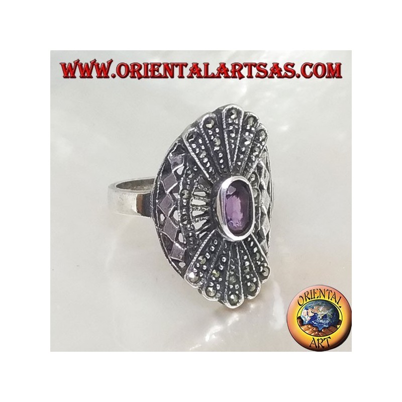 Anillo de plata con amatista natural ovalada en marco calado y abanico de doble espejo en marcasita