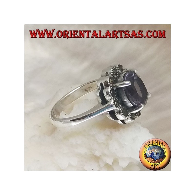 Anello in argento a margherita con ametista naturale ovale incastonata e marcassite a petali