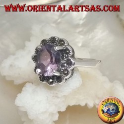 Bague en argent marguerite avec améthyste naturelle ovale et marcassite à pétales