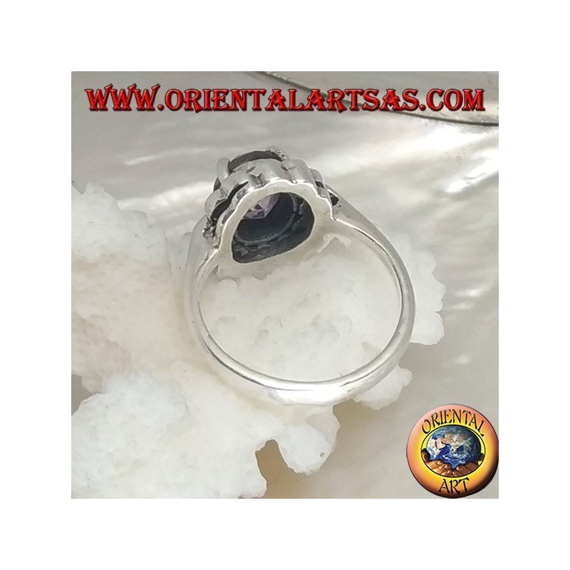 Anillo de plata margarita con conjunto ovalado de amatista natural y marcasita con pétalos.