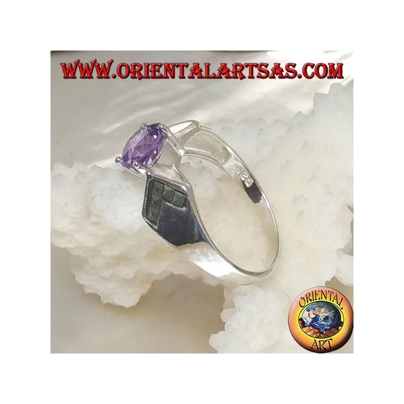 Bague en argent avec améthyste ronde naturelle sertie d'une flèche vers l'intérieur en marcassite