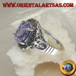 Silberring mit ovalem, amethystfarbenem Zirkon, umgeben von Markasit und durchbrochenen Seiten
