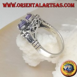 Bague en argent avec zircon ovale couleur améthyste sertie de marcassite et ajourée sur les côtés