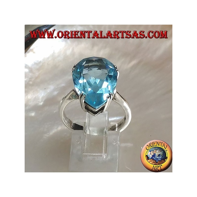 Bague en argent avec grande topaze goutte bleue sertie d'un serti griffe