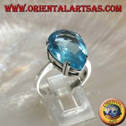 Bague en argent avec grande topaze goutte bleue sertie d'un serti griffe