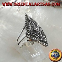 Bague en argent en forme de losange parsemée de marcassites