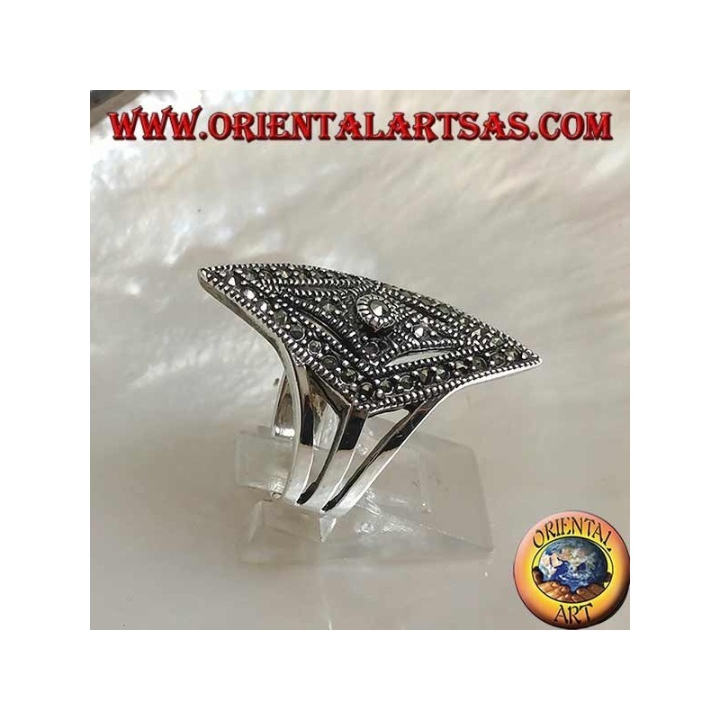 Silver ring in the shape of a rhombus studded with marcasites