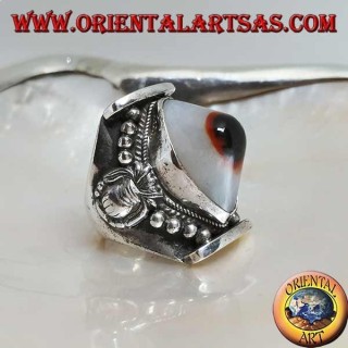 Bague en argent saillante ovale bicolore ovale avec oeil Agate Shiva sur monture népalaise