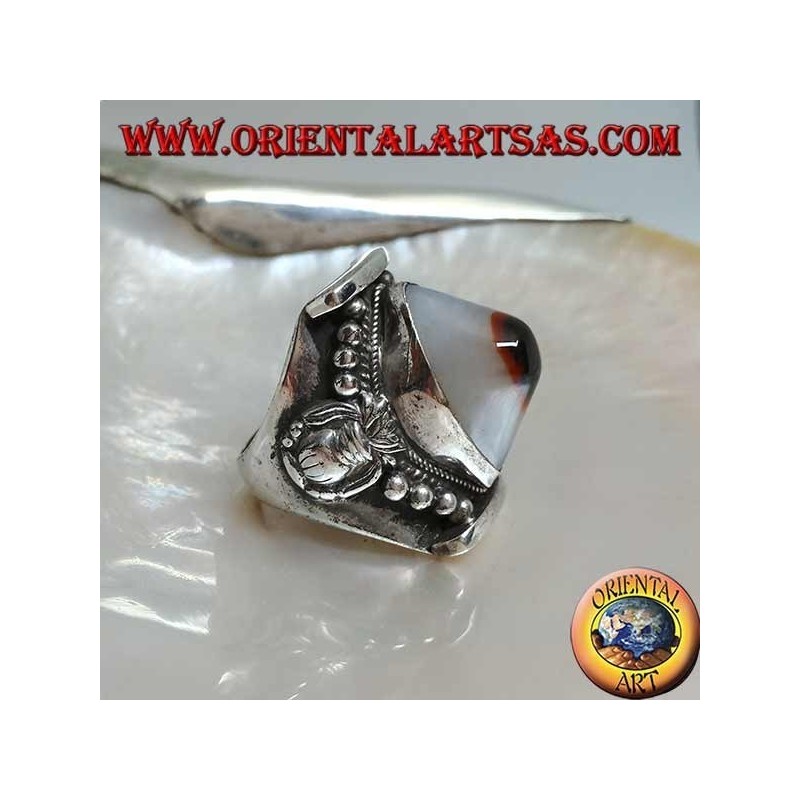 Bague en argent saillante ovale bicolore ovale avec oeil Agate Shiva sur monture népalaise