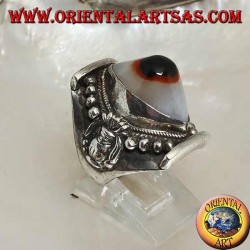 Anillo plateado ovalado que sobresale en dos tonos con ojo de ágata Shiva en configuración nepalí