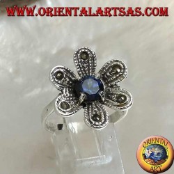 Silberring in Form einer Blume "Stern von Bethlehem" mit rundem Saphir und Markasit-Zirkon