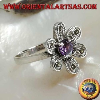 Anillo de plata con forma de flor "estrella de Belén" con circonita redonda de color amatista y marcasita