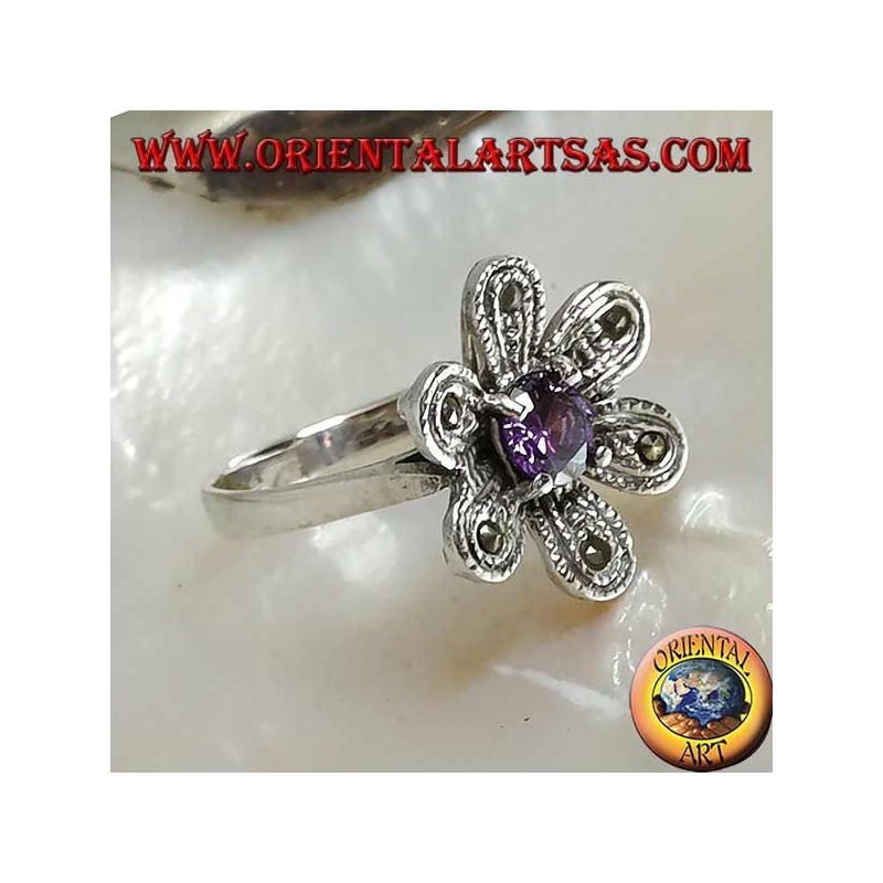 Anillo de plata con forma de flor "estrella de Belén" con circonita redonda de color amatista y marcasita