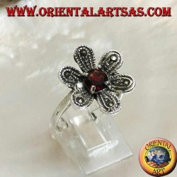 Bague en argent en forme de fleur "étoile de Bethléem" avec grenat naturel rond et marcassite