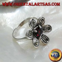 Silberring in Form einer Blume "Stern von Bethlehem" mit rundem Naturgranat und Markasit