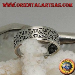 Bague en argent avec motif ajouré floral