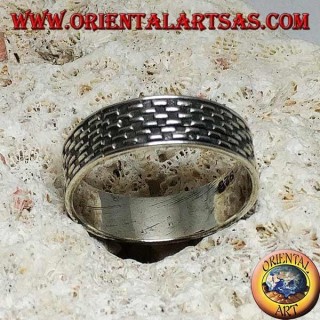 Ring in silver with engraved bas-relief rectangle checkerboard